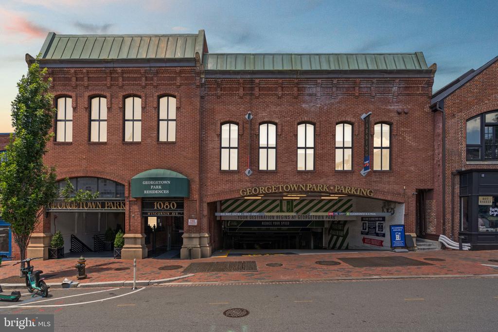 1080 WISCONSIN AVENUE NW Unit: 1003