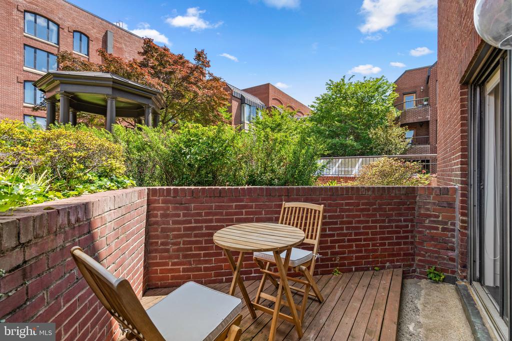 1080 WISCONSIN AVENUE NW Unit: 1003
