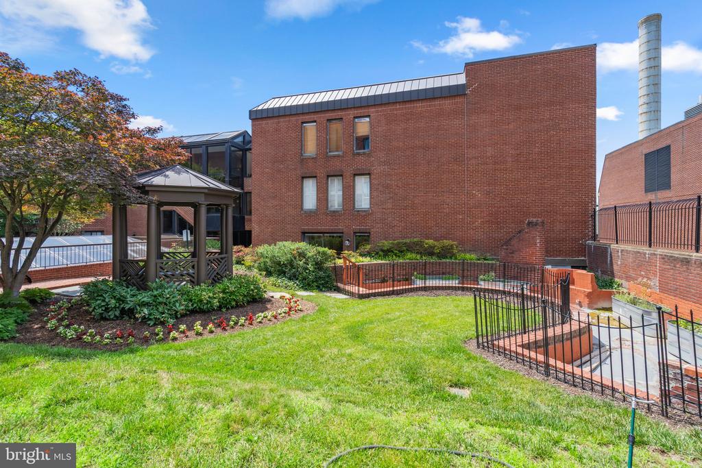 1080 WISCONSIN AVENUE NW Unit: 1003
