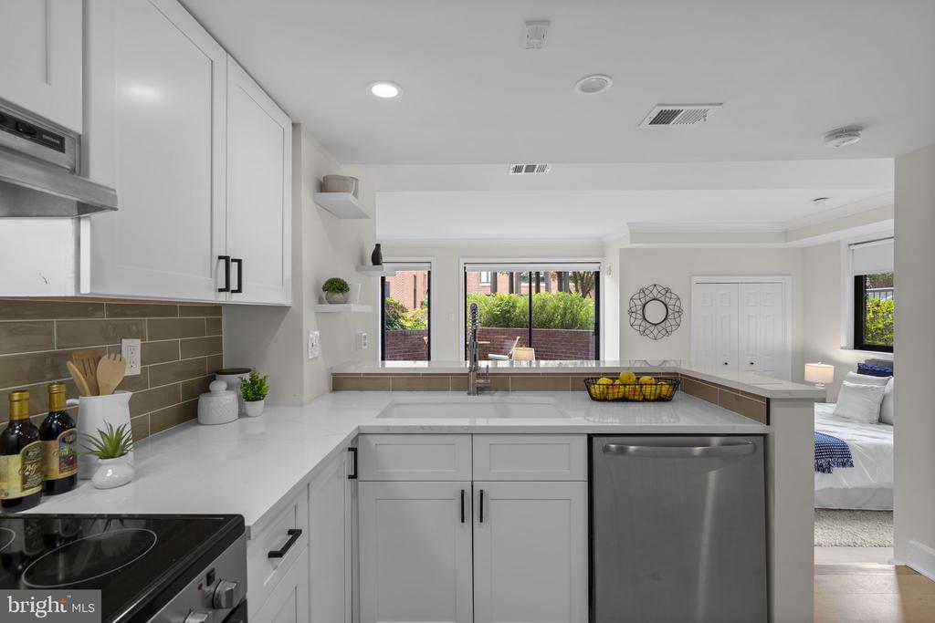 1080 WISCONSIN AVENUE NW Unit: 1003
