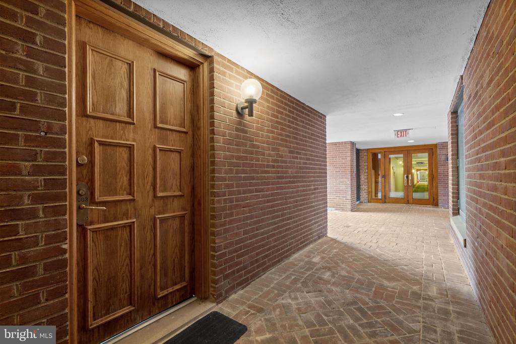 1080 WISCONSIN AVENUE NW Unit: 1003
