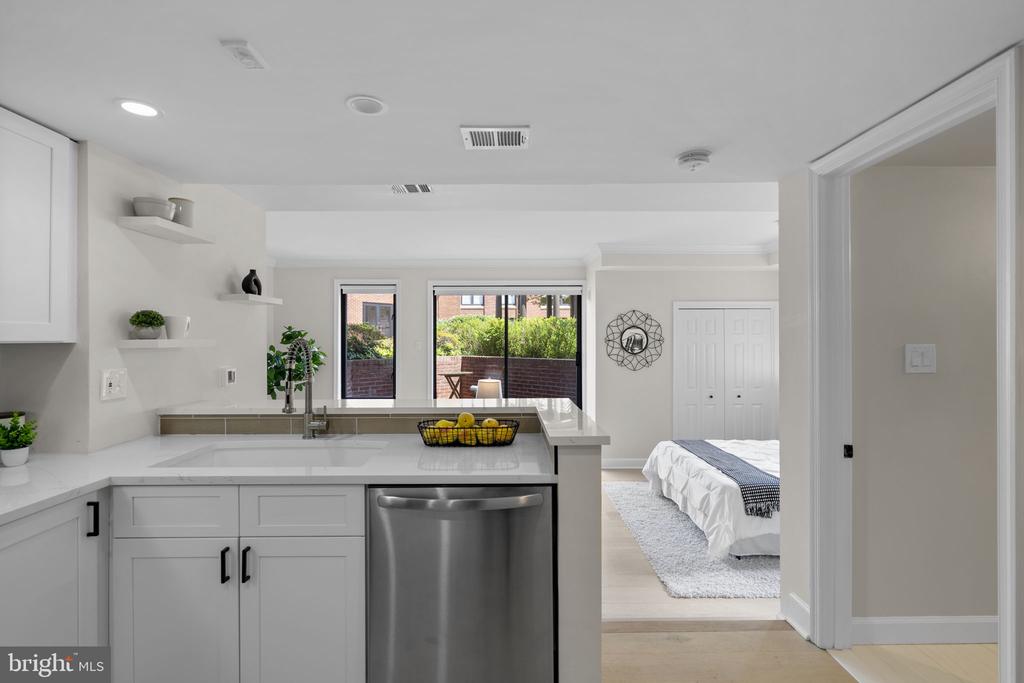 1080 WISCONSIN AVENUE NW Unit: 1003
