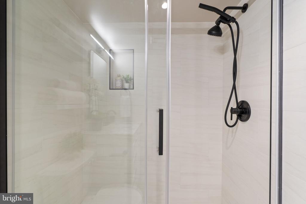 1080 WISCONSIN AVENUE NW Unit: 1003