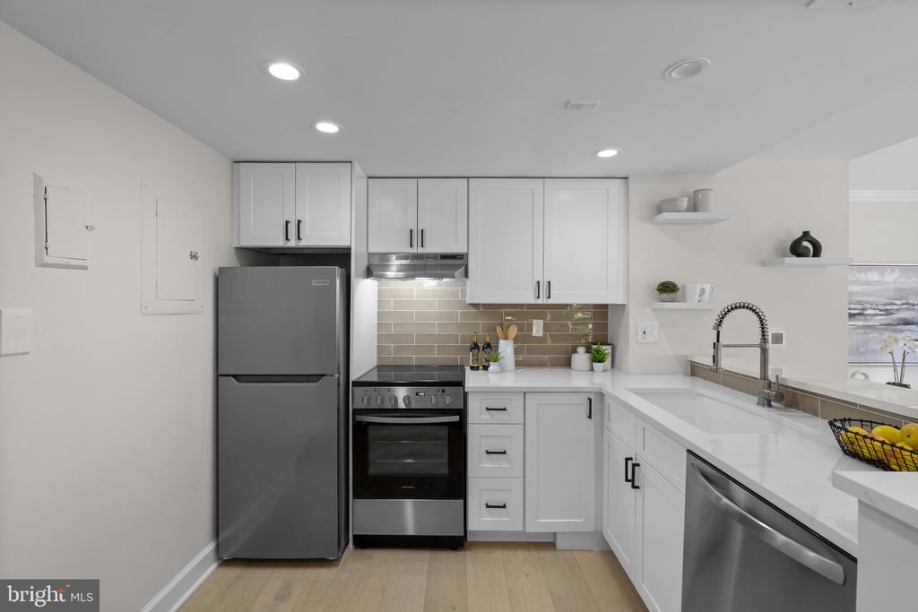 1080 WISCONSIN AVENUE NW Unit: 1003