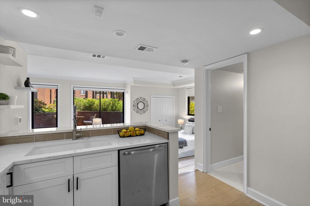 1080 WISCONSIN AVENUE NW Unit: 1003