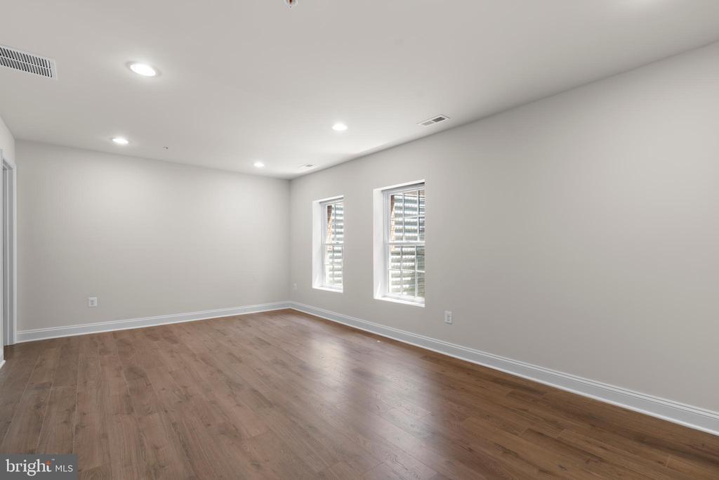 823 HERMAN WAY