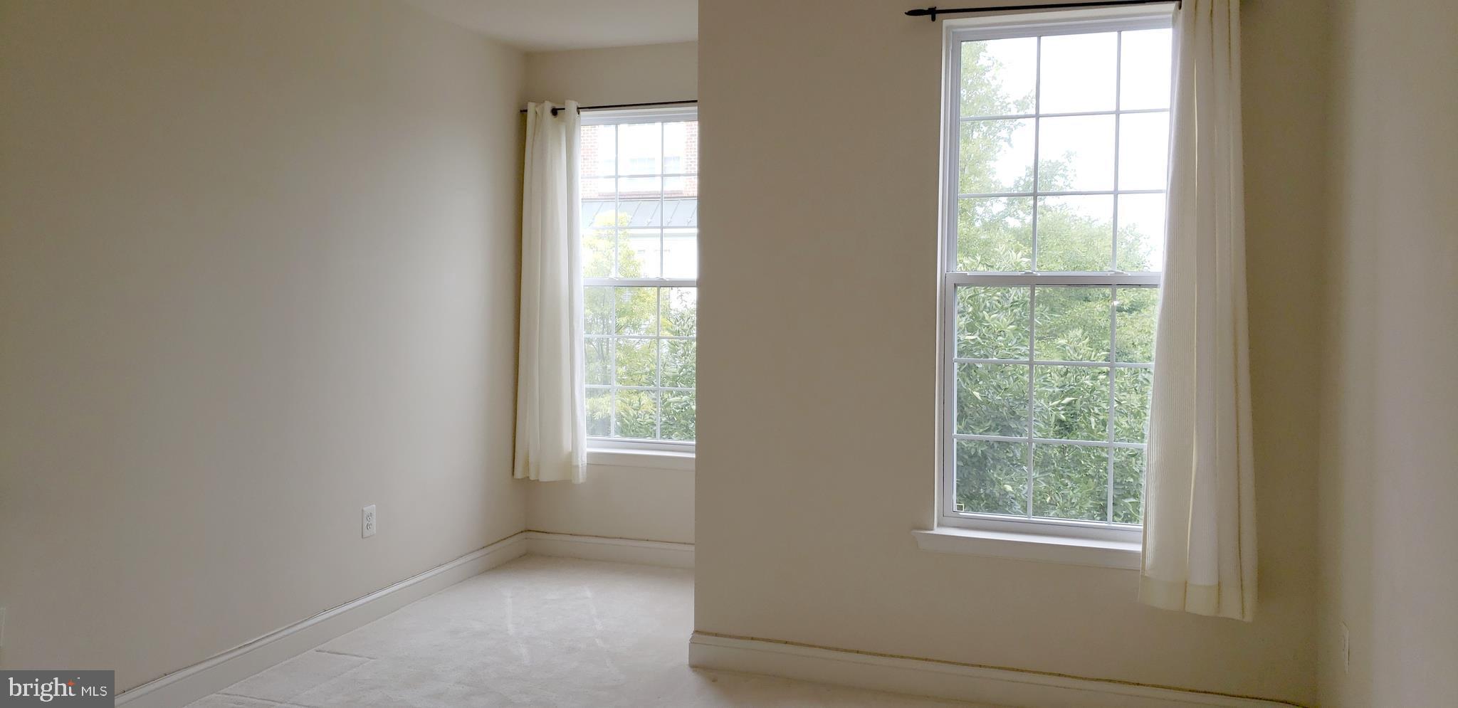 5800 CLIPPER LN #301