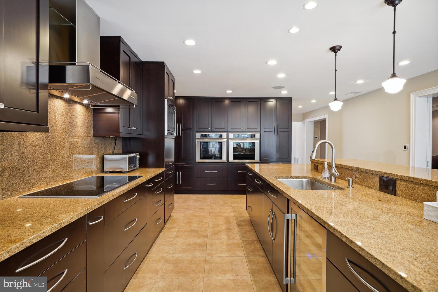 9427 Fox Hollow Dr