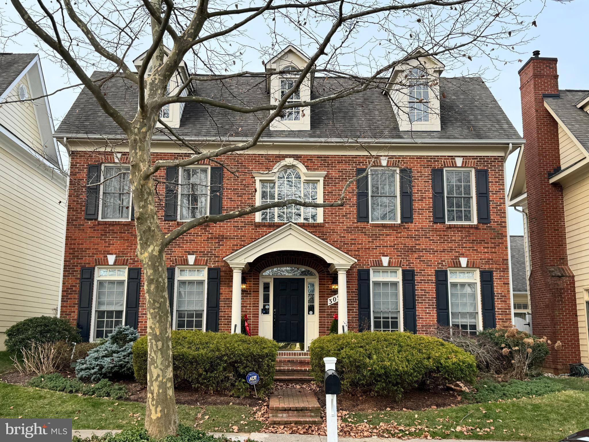 305 Oak Knoll Dr