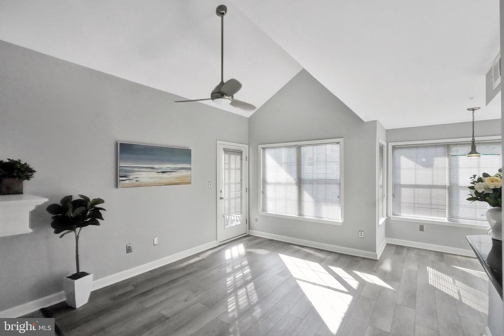 921 Hillside Lake Ter #306