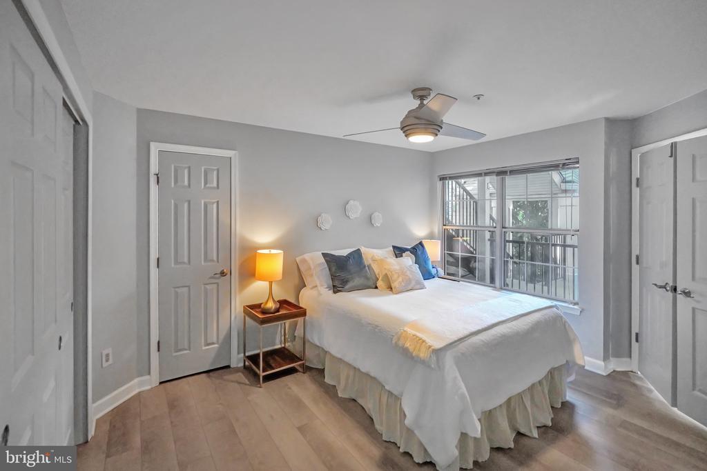 921 Hillside Lake Ter #306