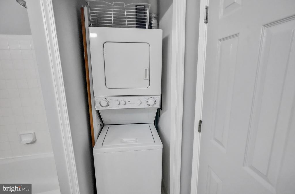 921 Hillside Lake Ter #306