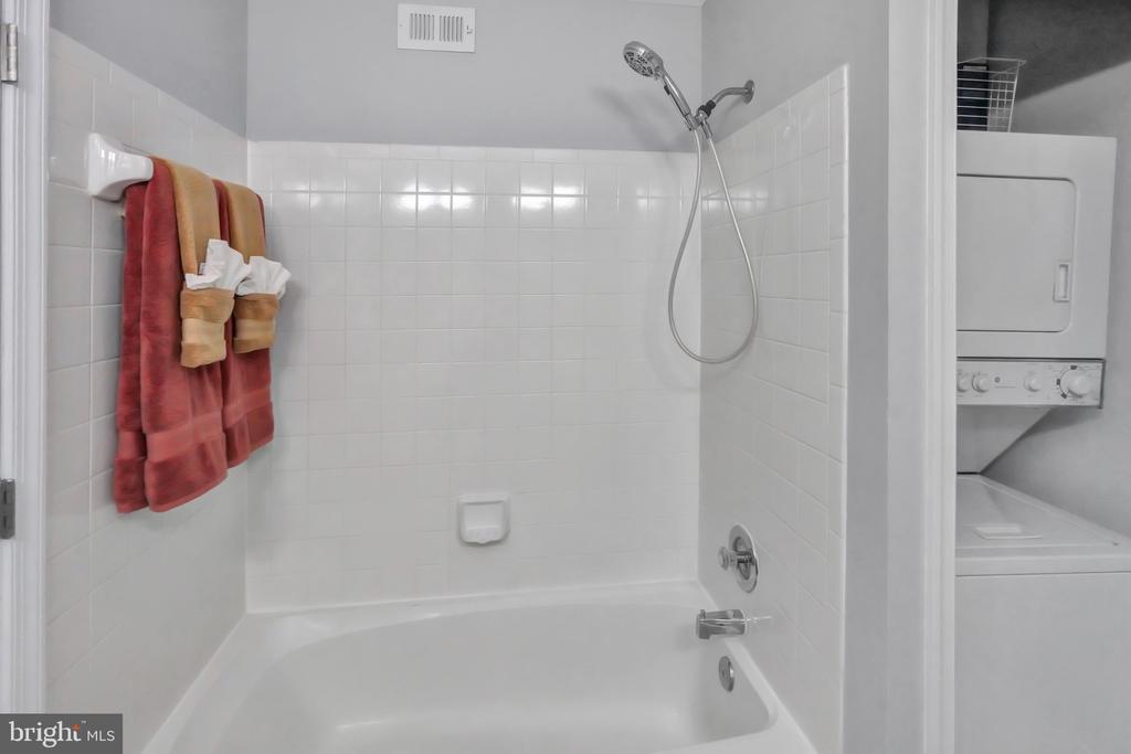 921 Hillside Lake Ter #306