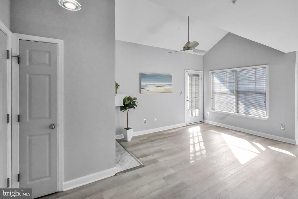 921 Hillside Lake Ter #306
