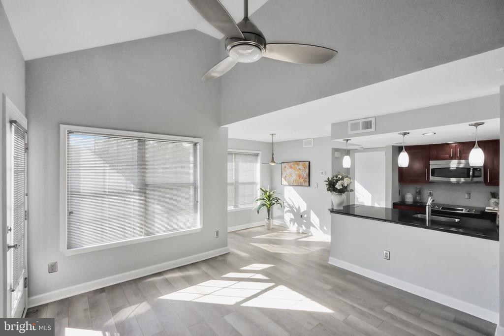 921 Hillside Lake Ter #306