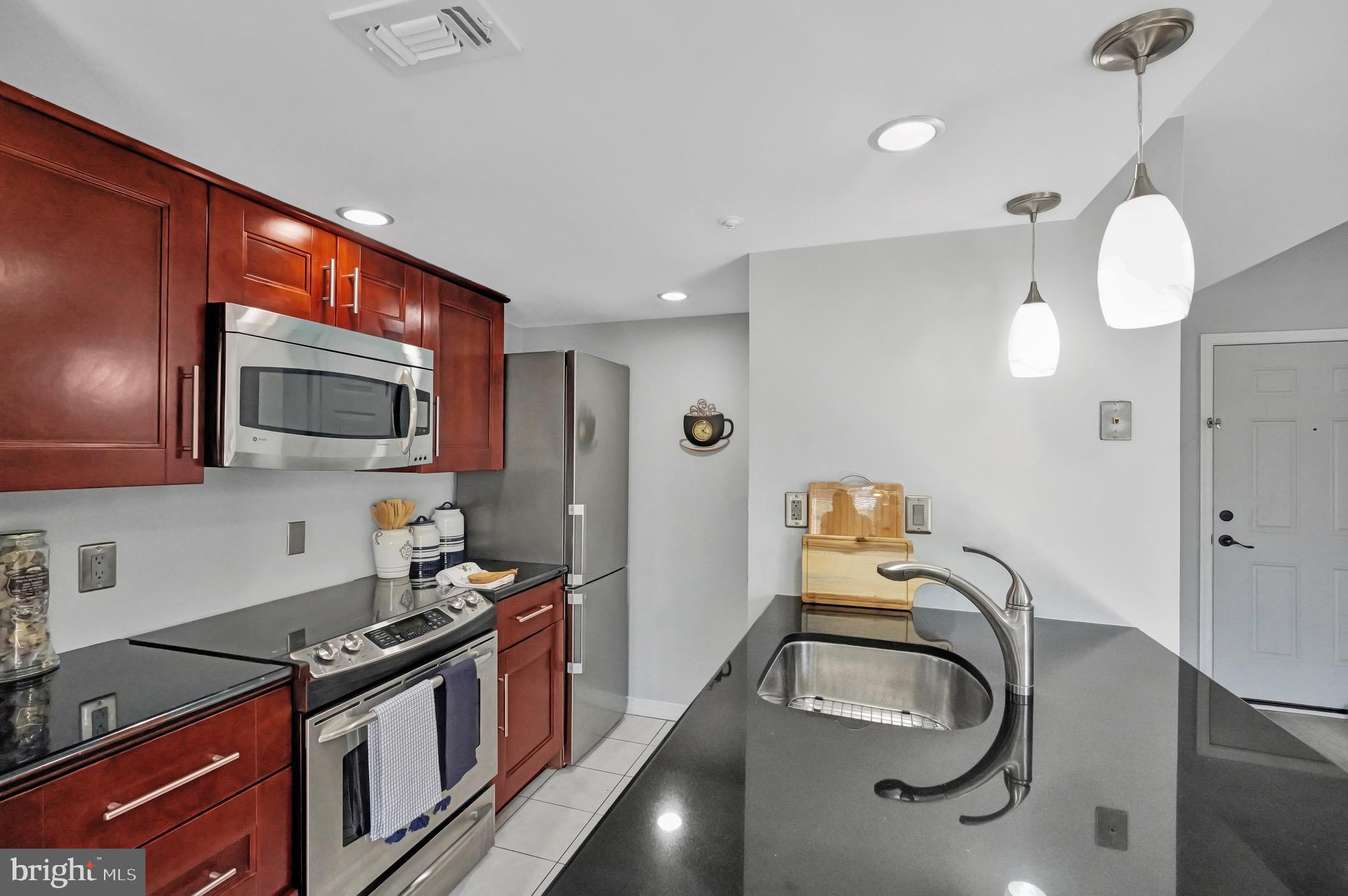 921 Hillside Lake Ter #306