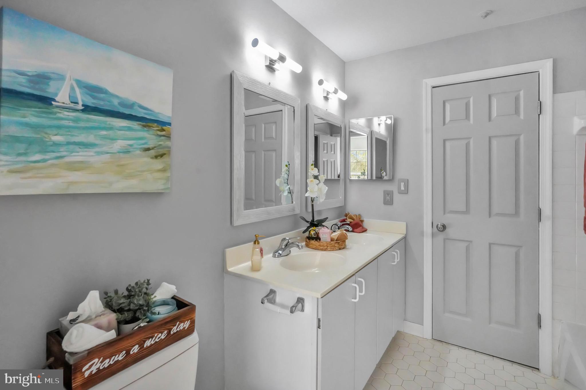 921 Hillside Lake Ter #306