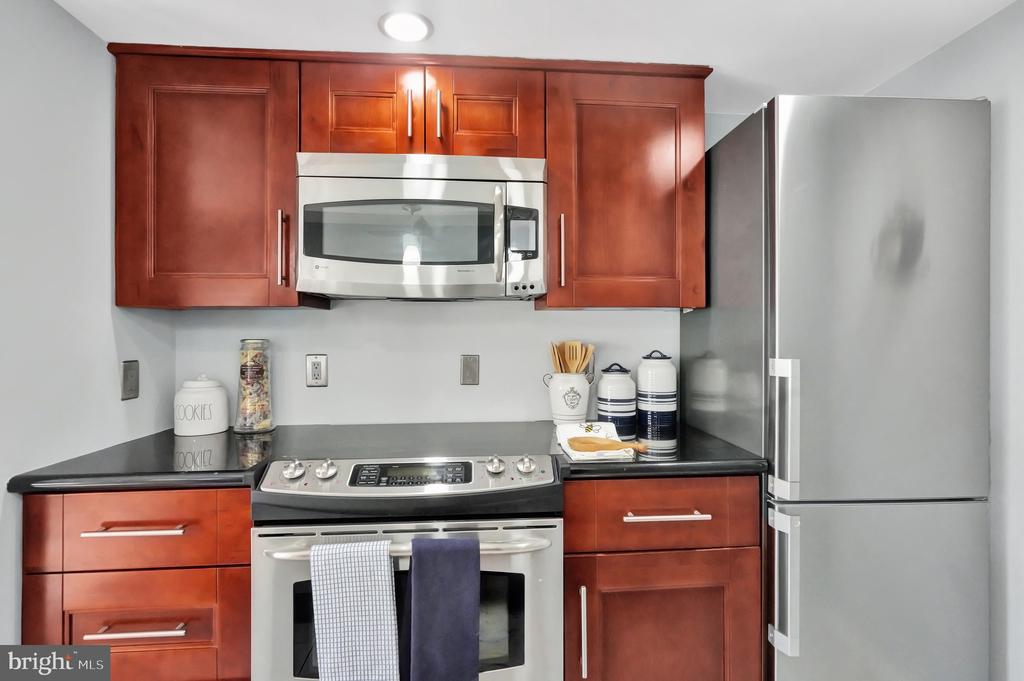 921 Hillside Lake Ter #306