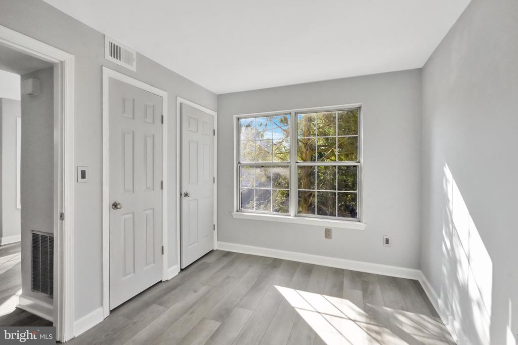 921 Hillside Lake Ter #306