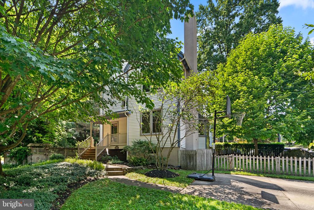 601 Ellsworth Dr
