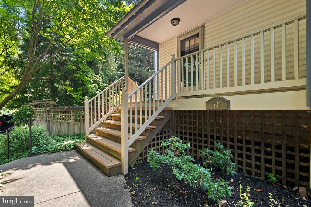 601 Ellsworth Dr