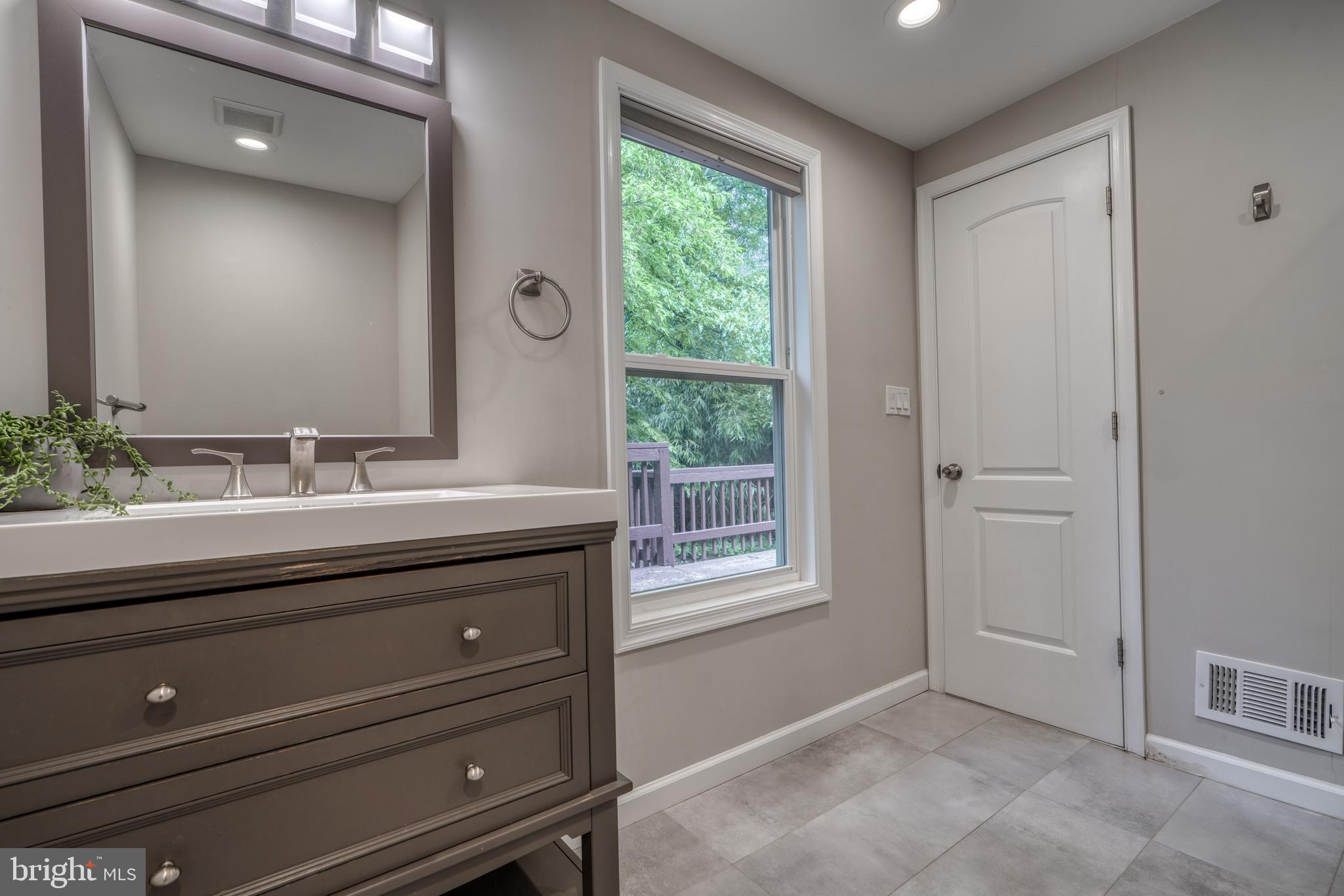 11425 Mapleview Dr