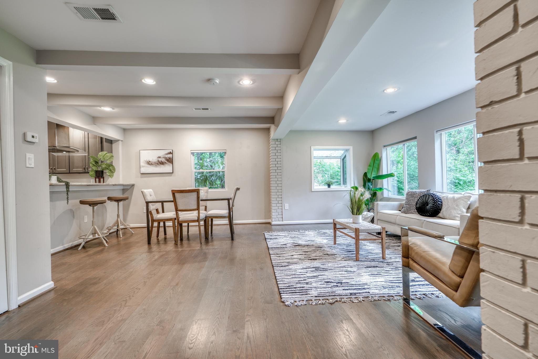 11425 Mapleview Dr