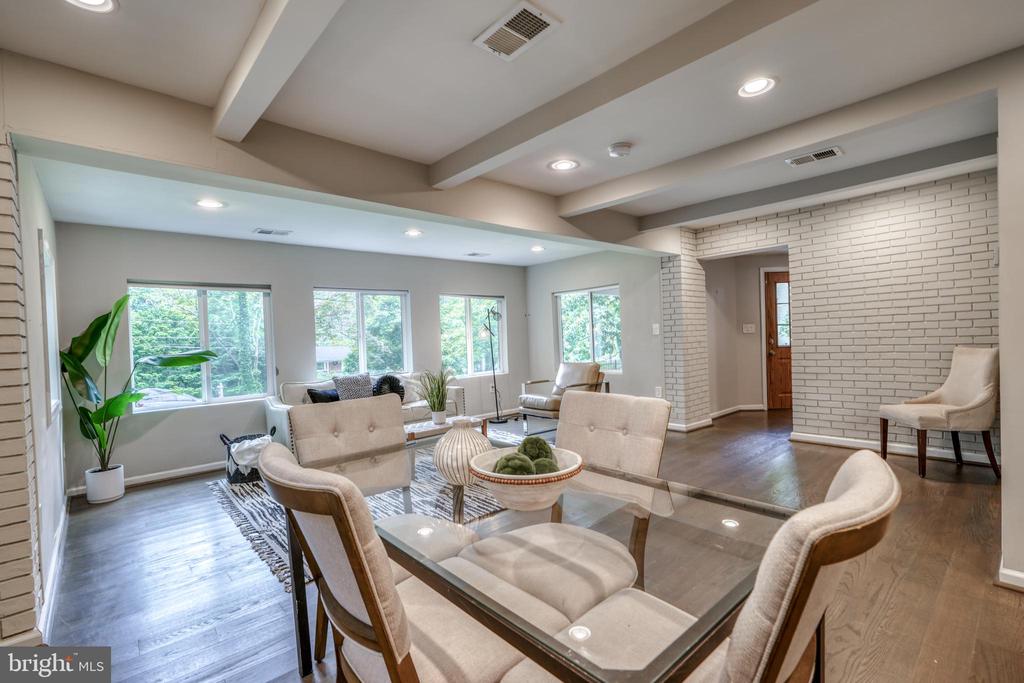 11425 Mapleview Dr