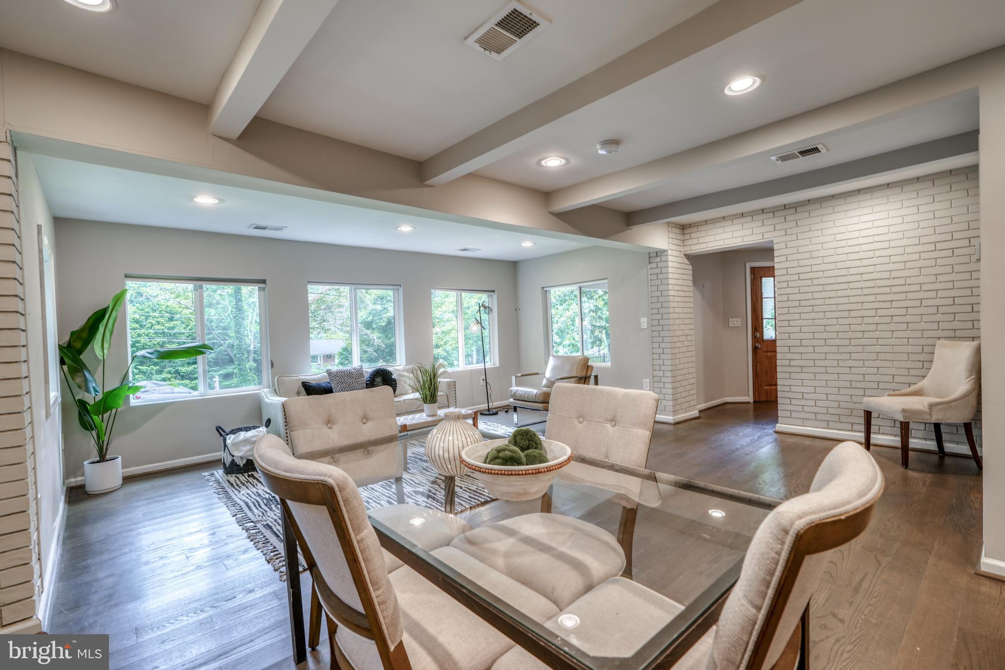11425 Mapleview Dr