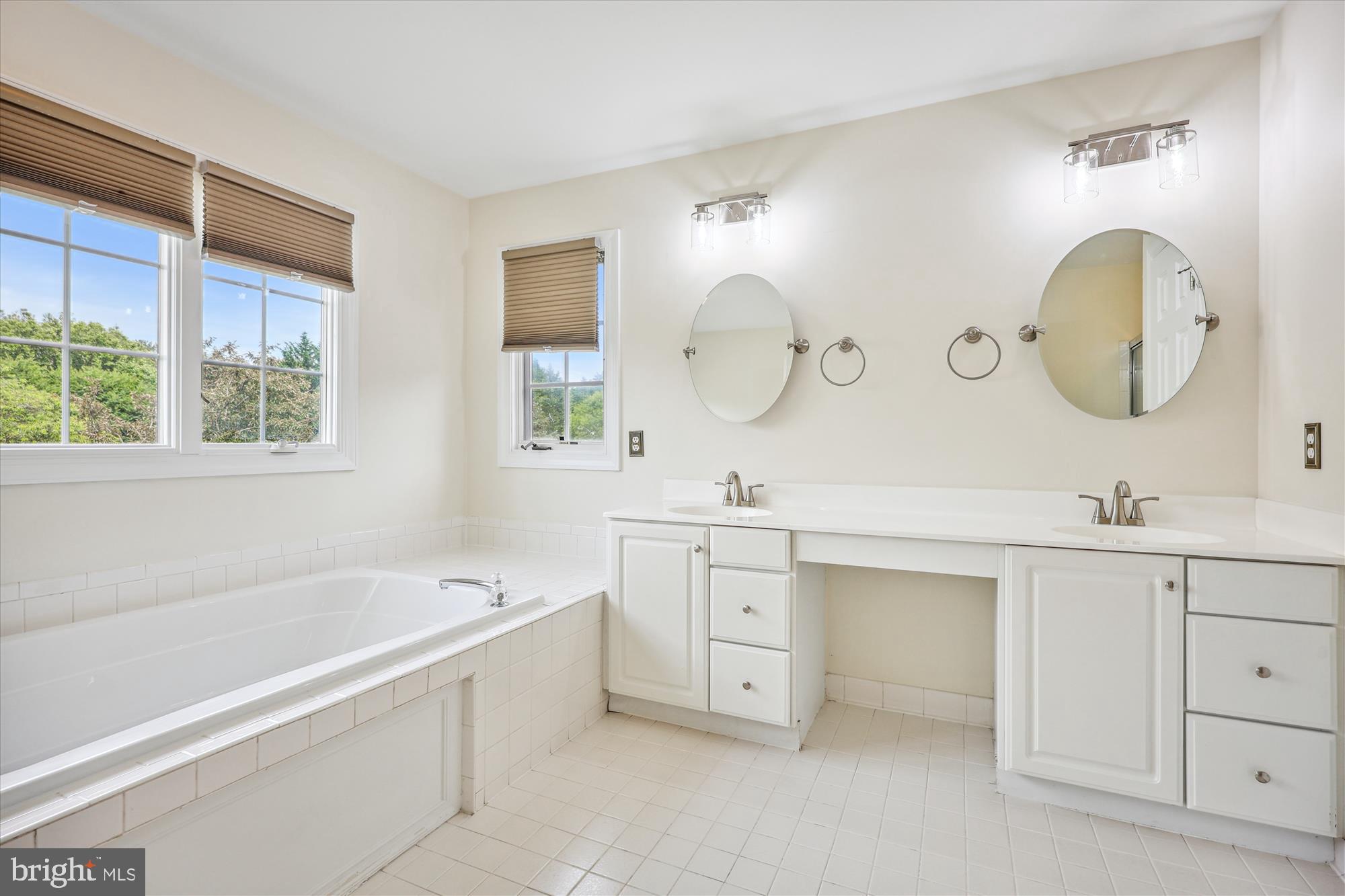 918 Brick Manor Cir