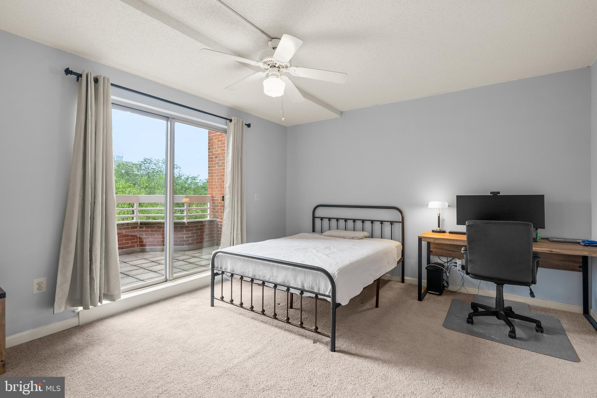 22 Courthouse Sq #412