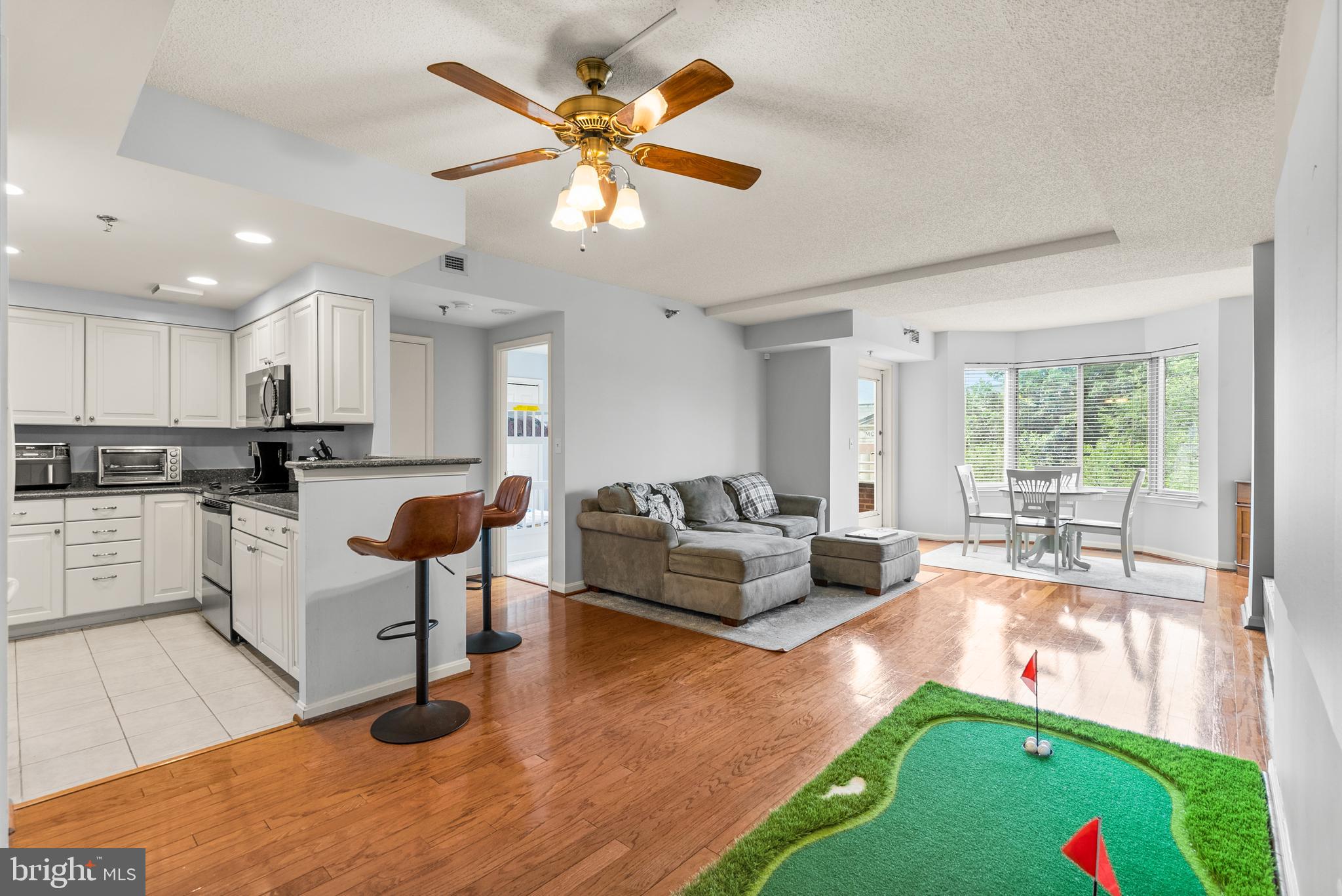22 Courthouse Sq #412