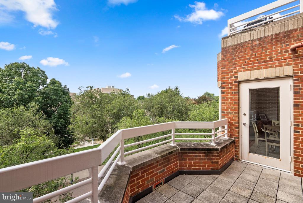 22 Courthouse Sq #412