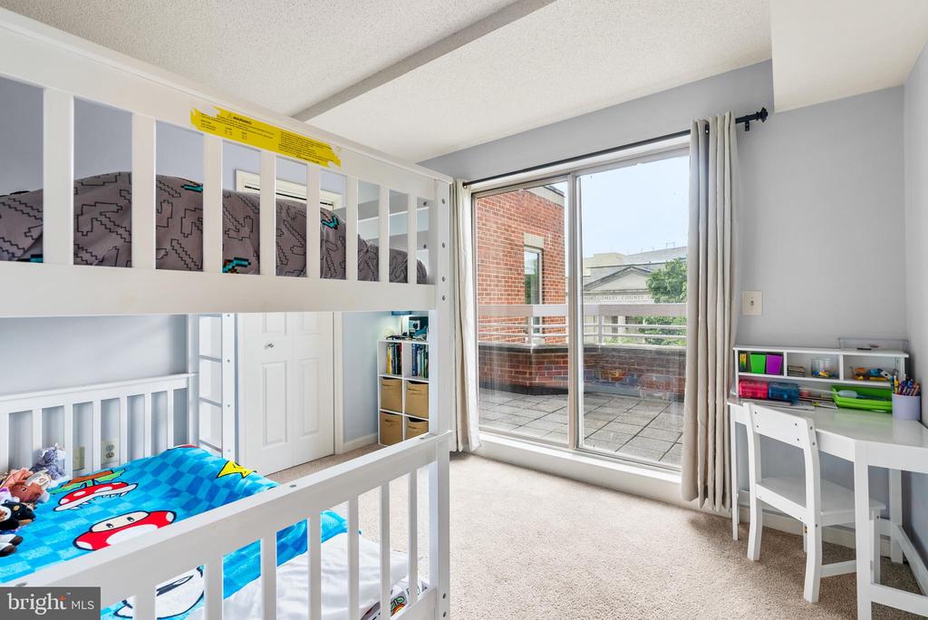 22 Courthouse Sq #412