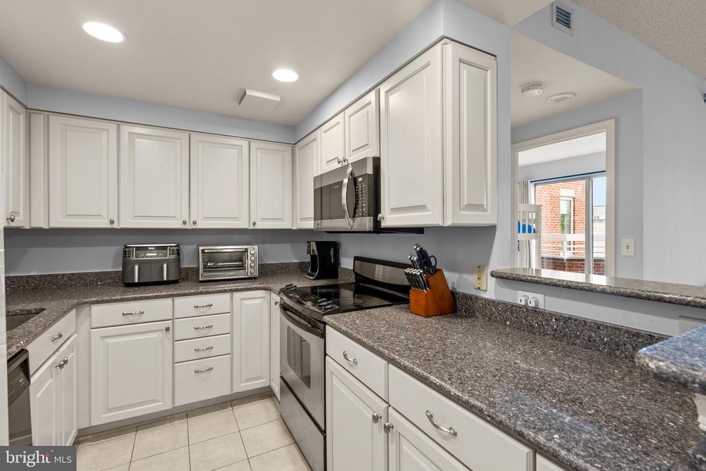 22 Courthouse Sq #412