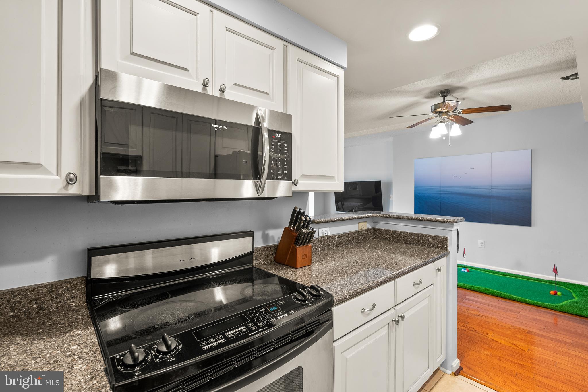 22 Courthouse Sq #412