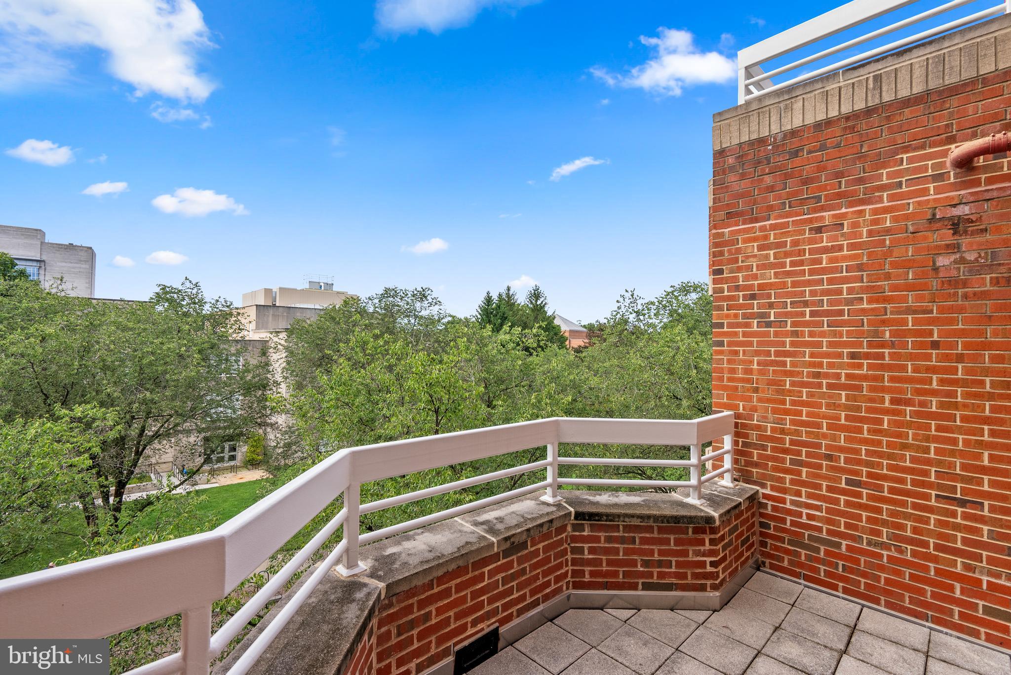 22 Courthouse Sq #412