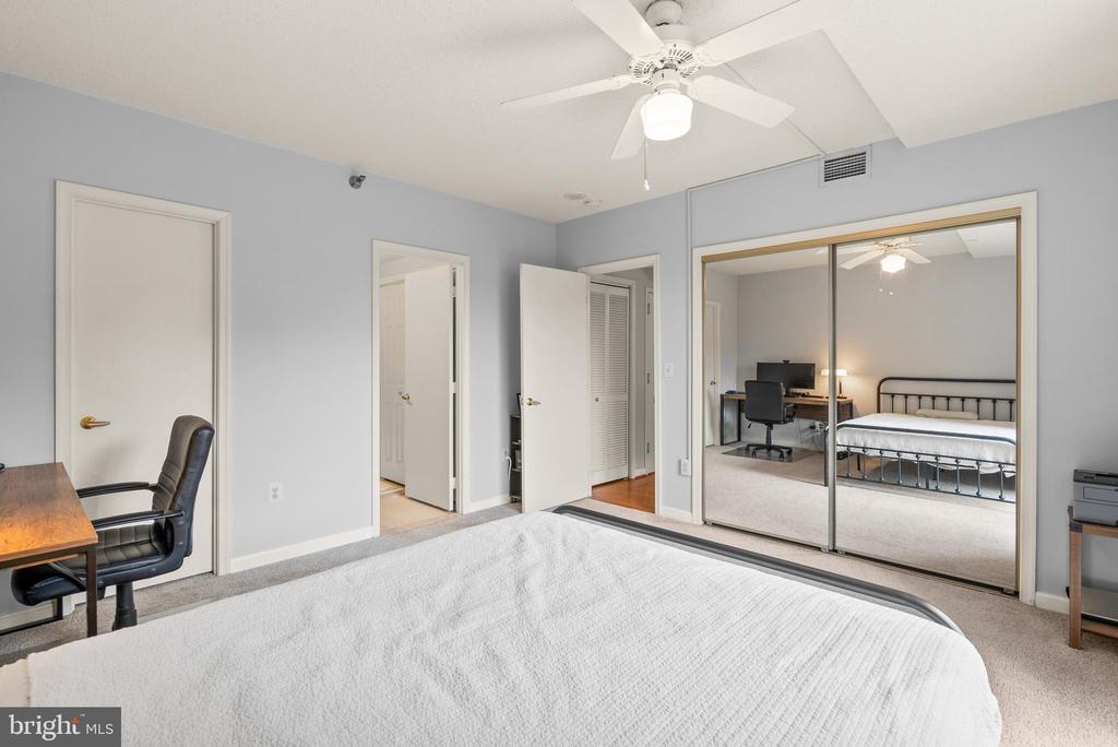 22 Courthouse Sq #412