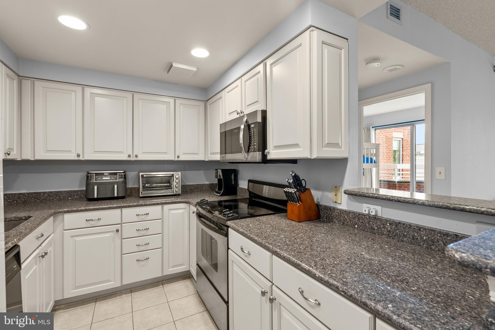22 Courthouse Sq #412