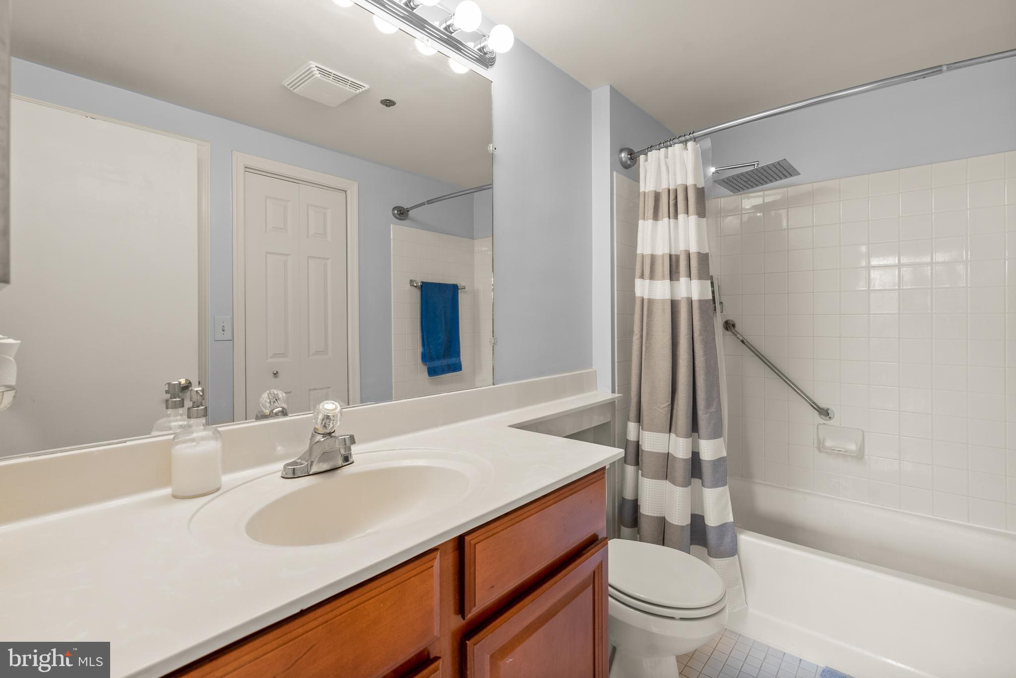 22 Courthouse Sq #412