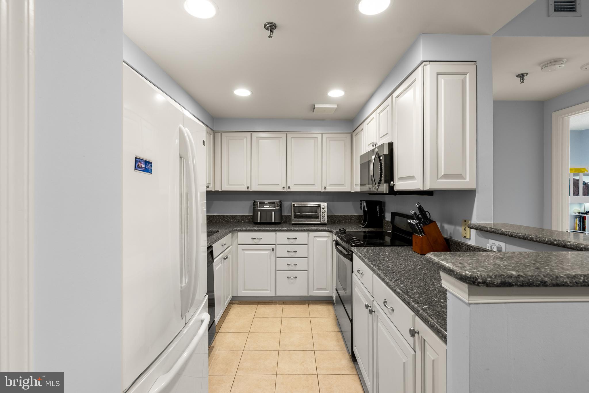 22 Courthouse Sq #412
