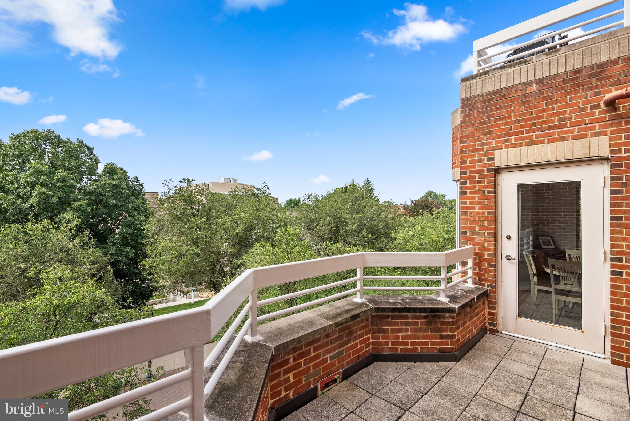 22 Courthouse Sq #412