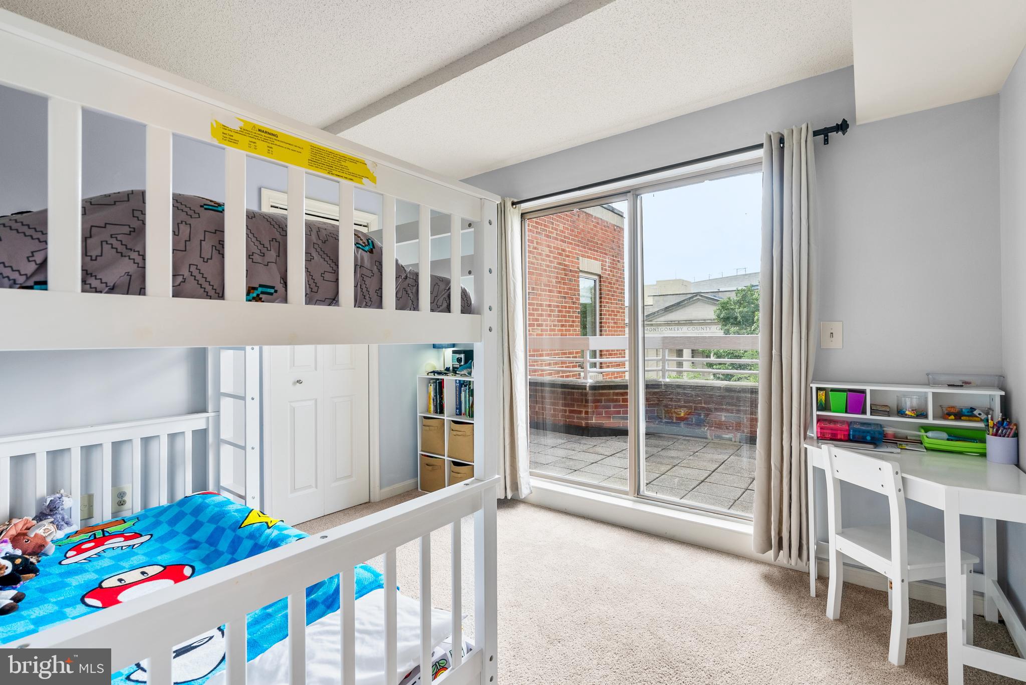 22 Courthouse Sq #412