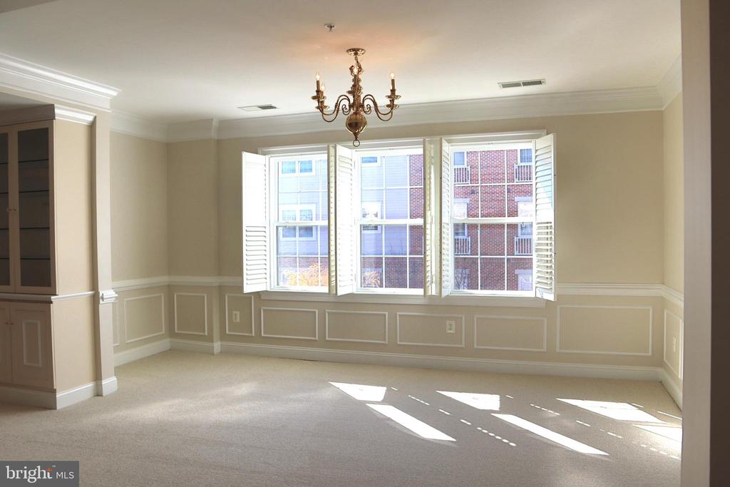 315 King Farm Blvd #302