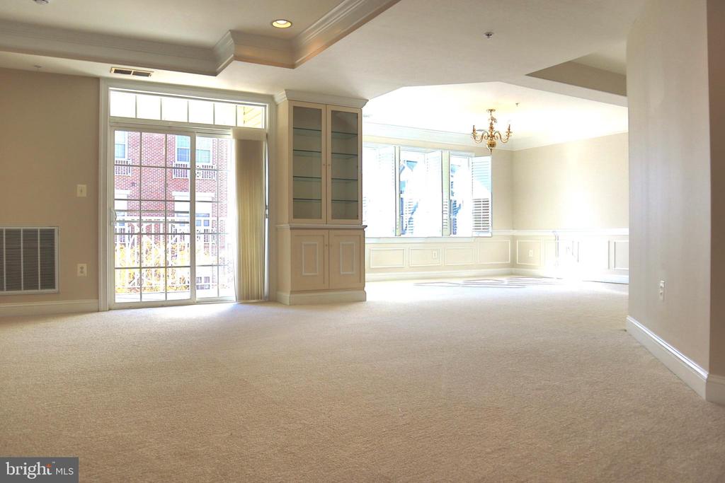 315 King Farm Blvd #302