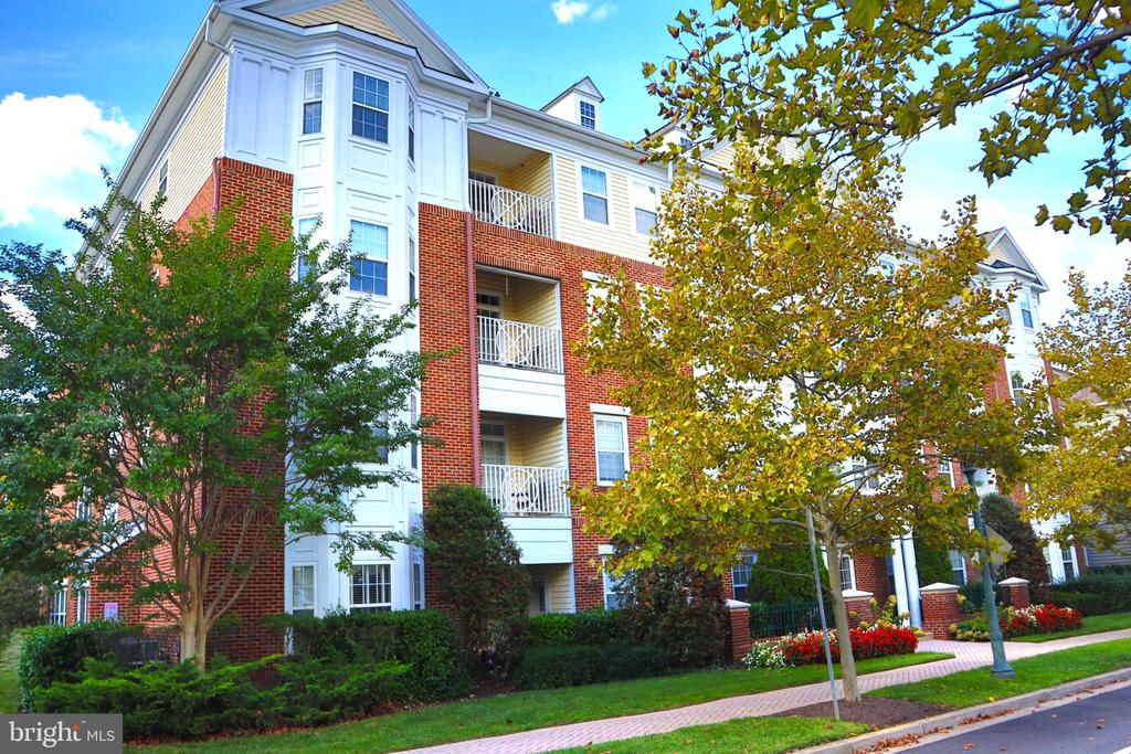 315 King Farm Blvd #302