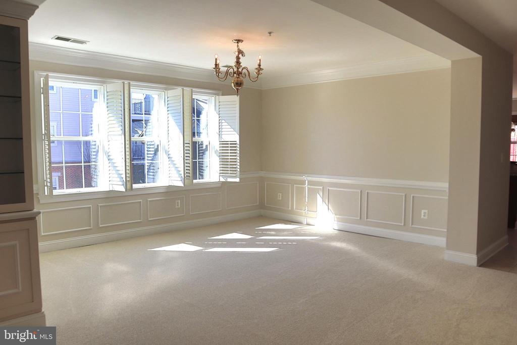 315 King Farm Blvd #302