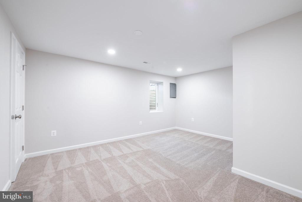 8955 Centerway Rd