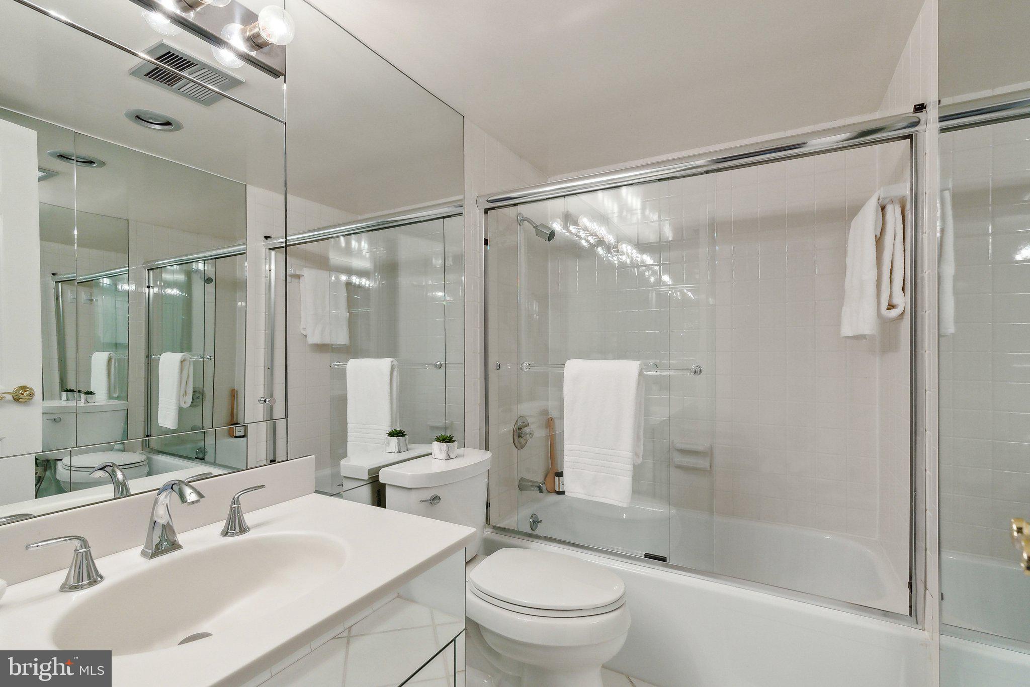 4601 N PARK AVENUE 211