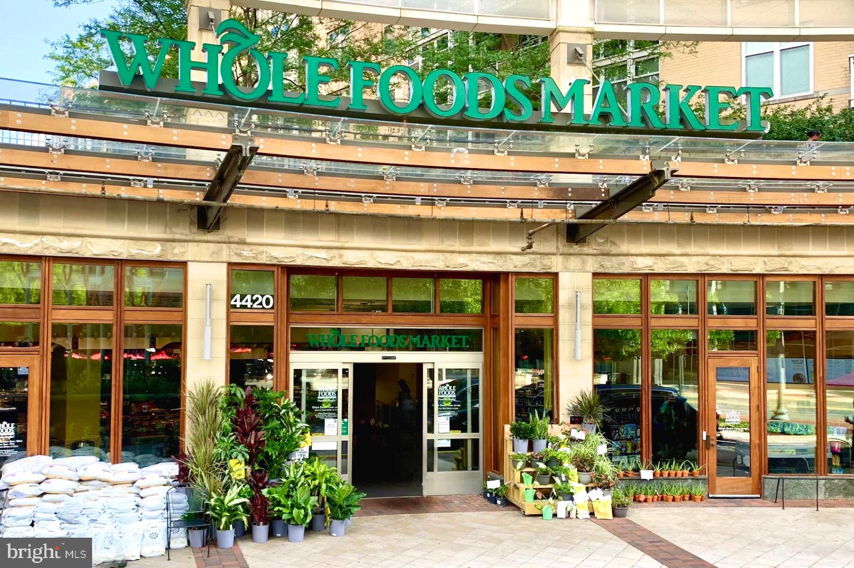 4601 N PARK AVENUE 211